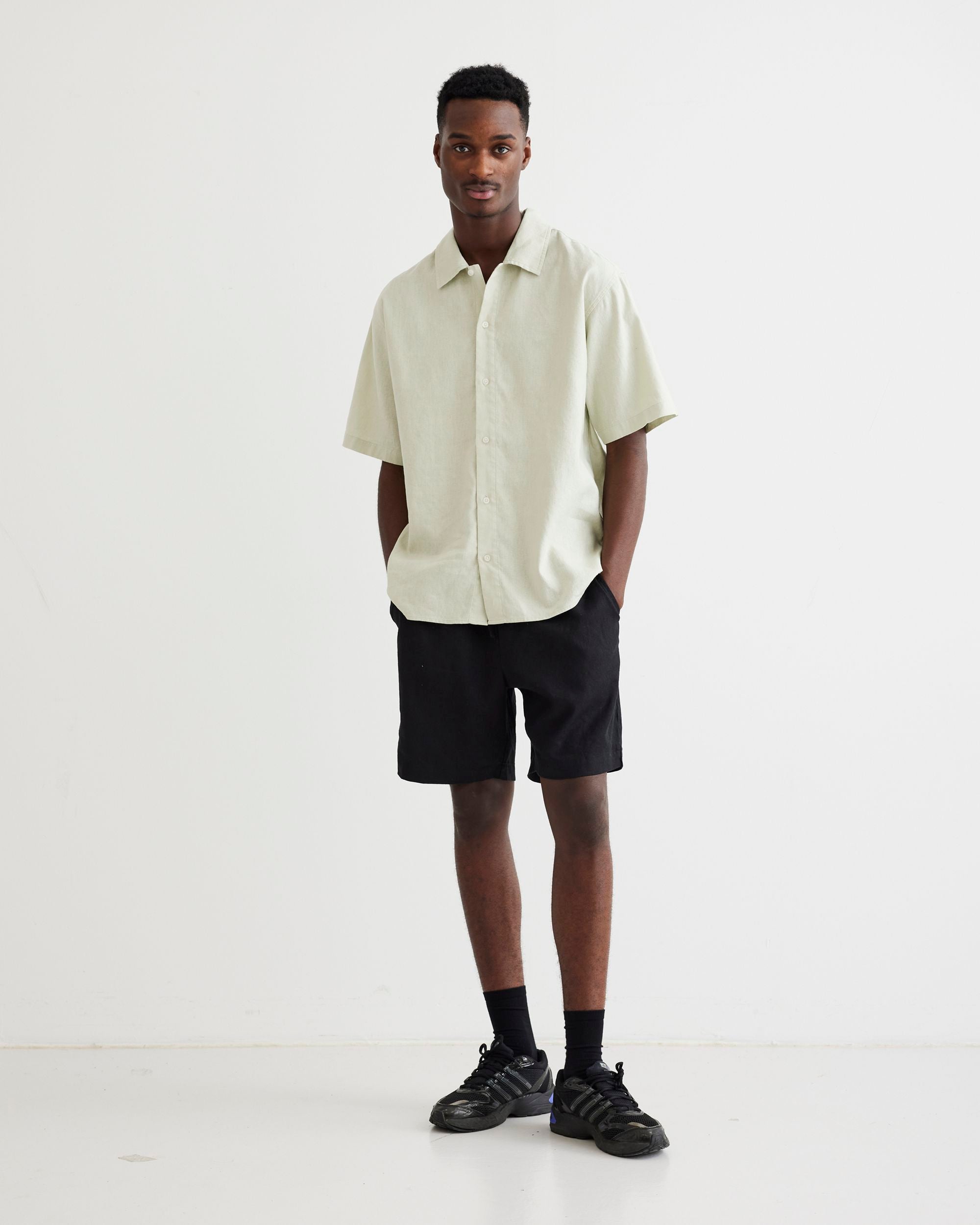 Woodbird WBBommy Linen Shorts Shorts Black