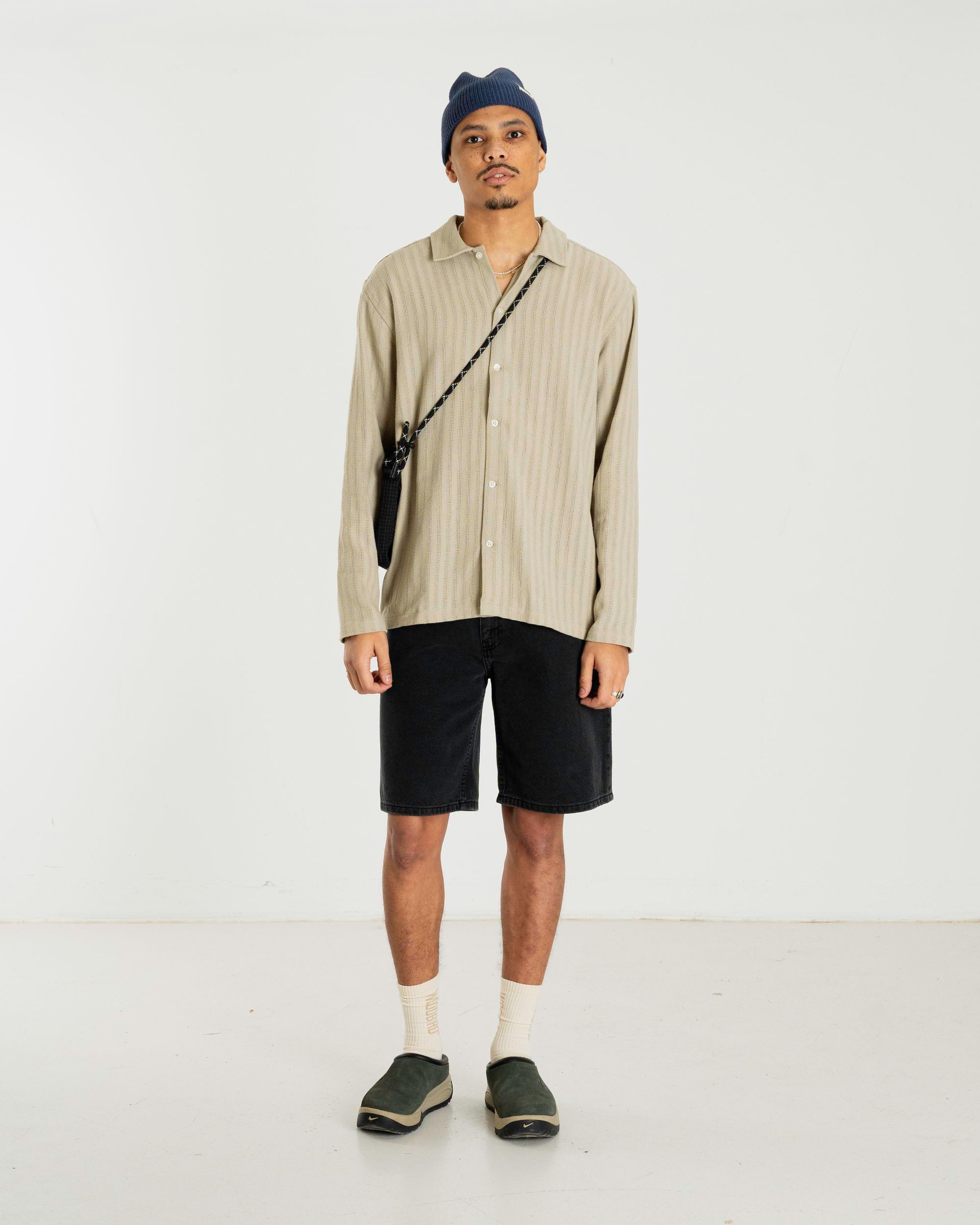 Woodbird WBRami Crow Shorts Shorts Black Vintage